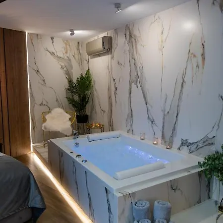 Jacuzzi Main Square