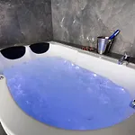 Jacuzzi Main Square