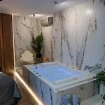 Jacuzzi Main Square