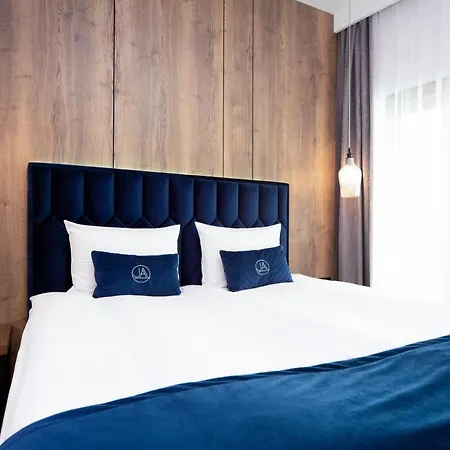 Jacuzzi Main Square Apartman