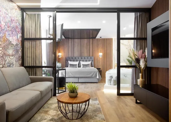 Jacuzzi Main Square Daire *