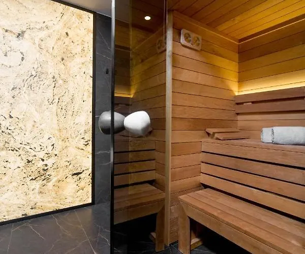 Jacuzzi Main Square *