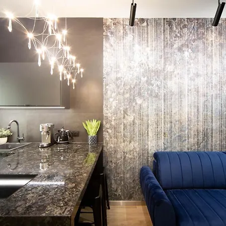 Jacuzzi Main Square Apartment