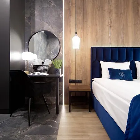 Jacuzzi Main Square *