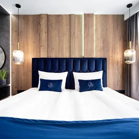 Jacuzzi Main Square *