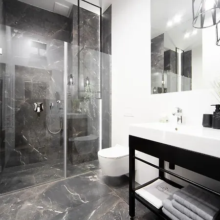 Jacuzzi Main Square Apartment *