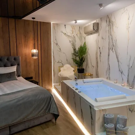 公寓 Jacuzzi Main Square