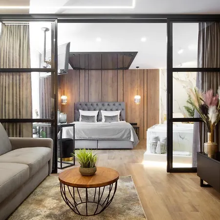 Jacuzzi Main Square Apartment *