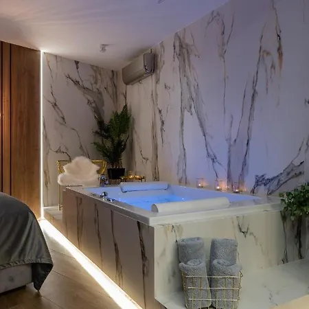 公寓 Jacuzzi Main Square *