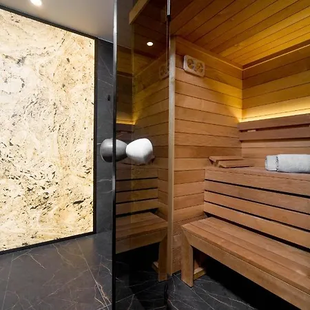 Jacuzzi Main Square *