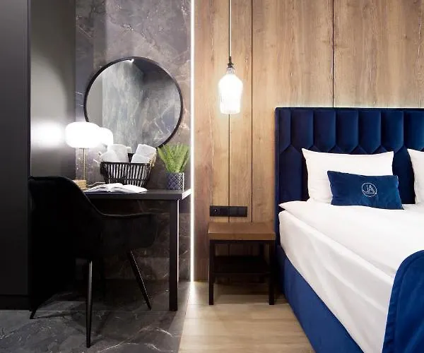 Jacuzzi Main Square *