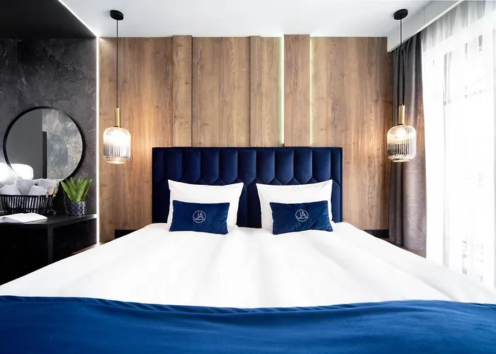 Jacuzzi Main Square *