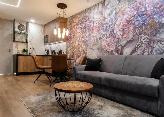 Jacuzzi Main Square 아파트