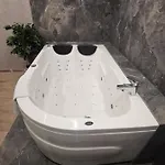 公寓 Jacuzzi Main Square