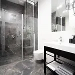 Jacuzzi Main Square 公寓 *