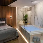 公寓 Jacuzzi Main Square