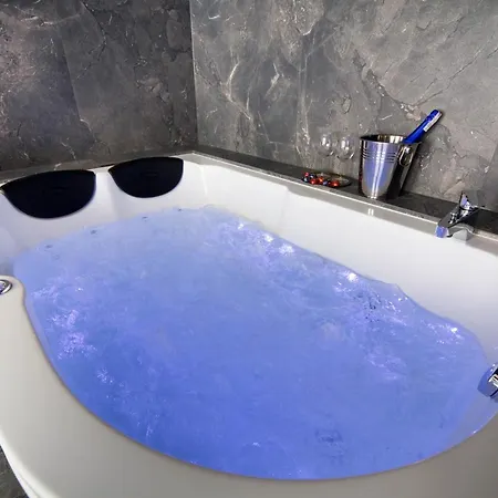 Jacuzzi Main Square