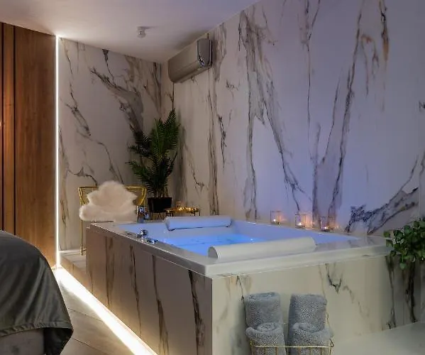 Appartement Jacuzzi Main Square *