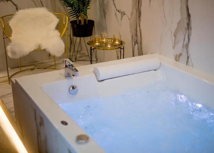 Jacuzzi Main Square Appartement